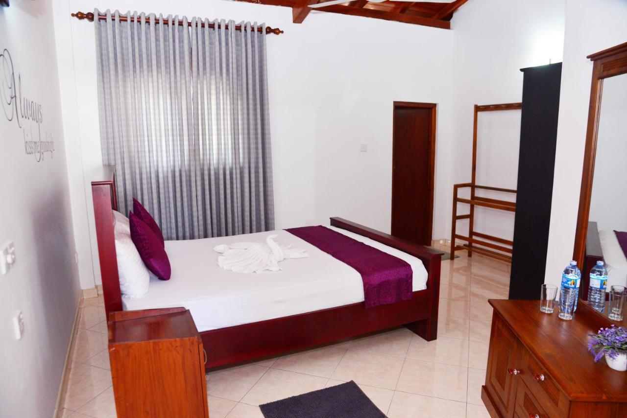 Cinnamon Holiday Inn Hikkaduwa Esterno foto